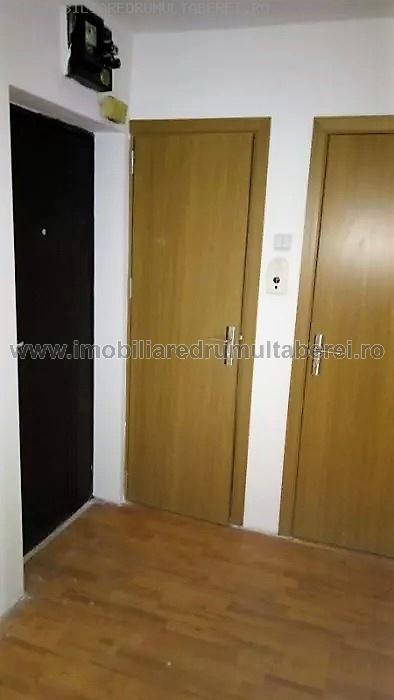 vanzare apartament 2 camere, Favorit, cf 1, etaj 10/10, circular, renovat recent,           pret 51.000 EUR