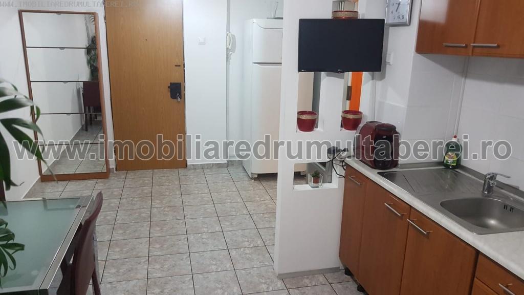 vanzare apartament 2 camere, Tricodava, Auchan, cf 1, etaj 5/10, semidecomandat, cu imbunatatiri,        pret 70.000 EUR