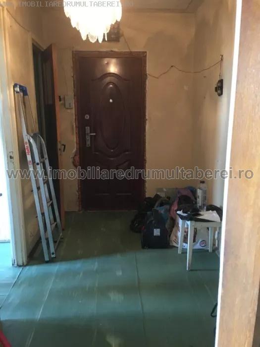 vanzare apartament 3 camere, Materna, Romancierilor, c 1, etaj 4/4, semidecomandat, liber,      pret 55.000 EUR
