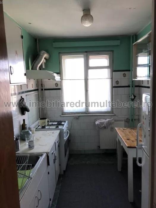 vanzare apartament 3 camere, Plaza, cf 1, etaj 5/8, semidecomandat,         pret 65.000 EUR