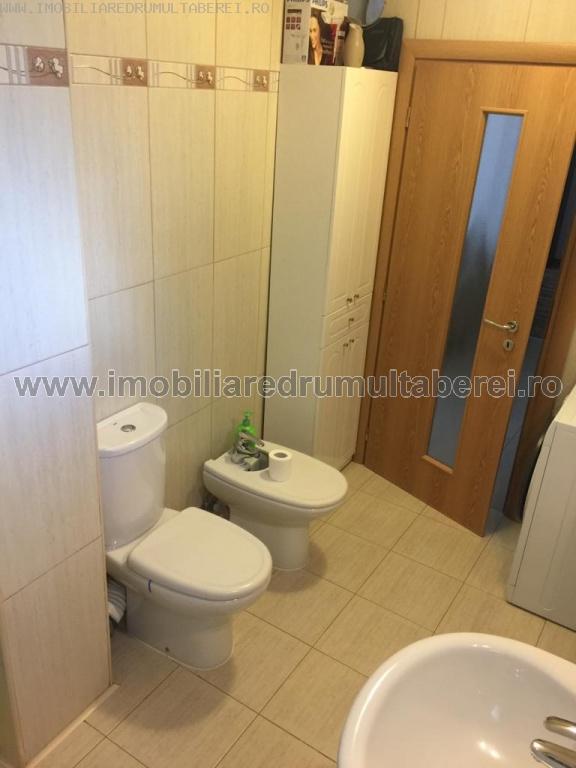 vanzare apartament 3 camere, Lasermed, cf 1, decomandat, etaj 10/10, renovat, mobilat,     pret 72.000 EUR