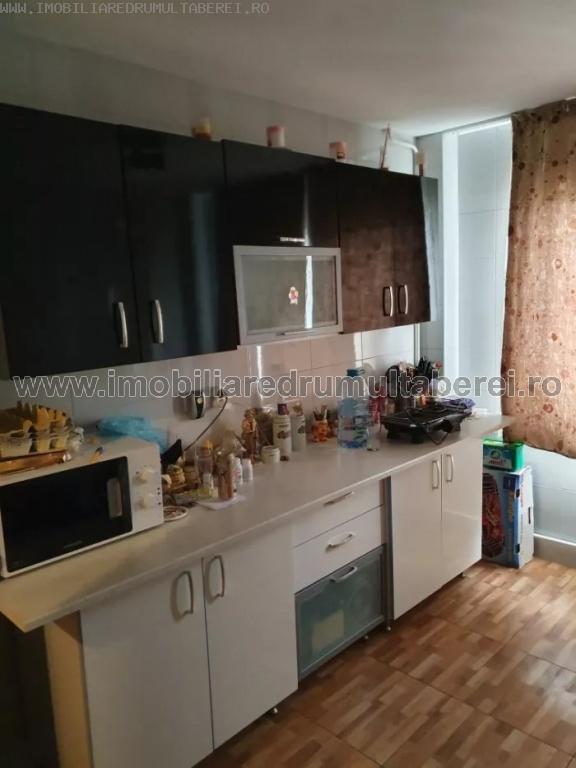 vanzare apartament 3 camere, Valea Ialomitei, cf 1, decomandat, etaj 10/10, bloc 1980,          pret 110.000 EUR