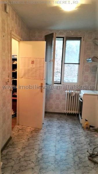 vanzare apartament 2 camere, Valea Oltului, Zvoristea, cf 1, decomandat, etaj 3/4, liber,      pret 65.000 EUR
