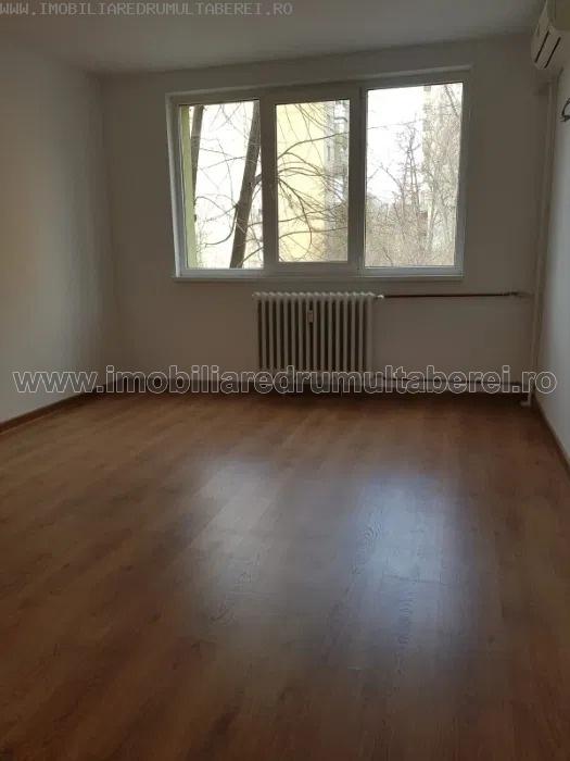 vanzare apartament 3 camere, Raul Doamnei, Valea Argesului, cf 1, decomandat, etaj 1/4, cu imbunatatiri,        pret 73.000 EUR