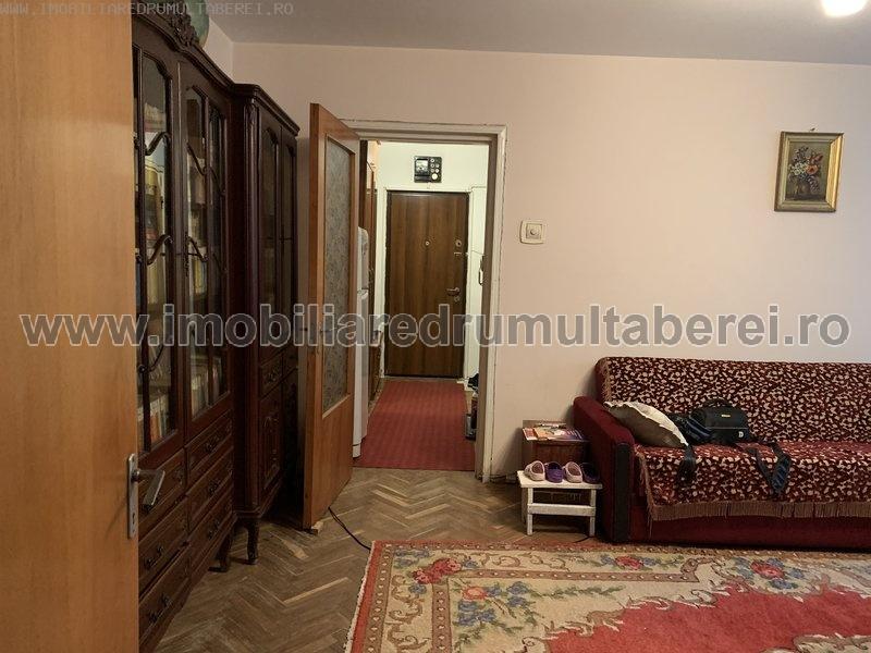 vanzare apartament 3 camere, Raul Doamnei, Colegiul Elena Cuza, cf 1, etaj 1/4, semidecomandat, bloc reabilitat,            pret 72.000 EUR