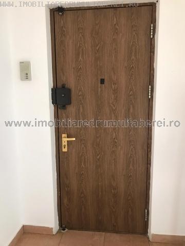vanzare apartament 3 camere, Bucla, Topoloveni, cf 1, decomandat, etaj 4/4, cu imbunatatiri,           pret 70.000 EUR