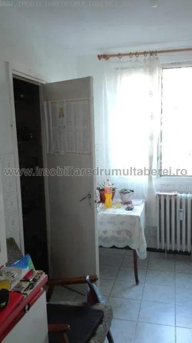 vanzare apartament 3 camere, Valea Argesului, cf 1, etaj 4/4, semidecomandat, boxa,         pret 58.500 EUR