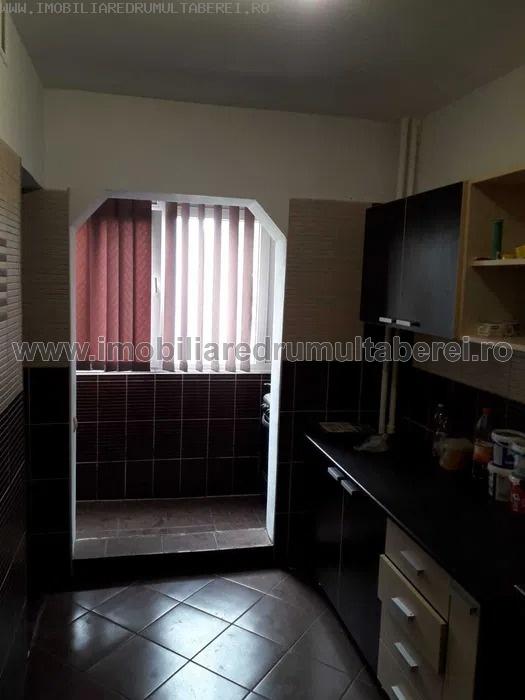 vanzare apartament 3 camere, Valea Ialomitei, cf 1, decomandat, etaj 4/10, cu imbunatatiri,           pret 72.000 EUR