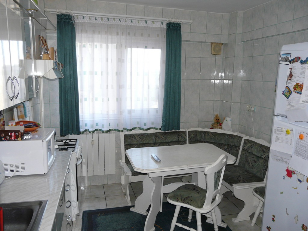 vanzare apartament 2 camere, Ghencea, cf 1, decomandat, etaj 7/10, bloc 1986, renovat, mobilat si utilat, parcare ADP,      60.000 EUR