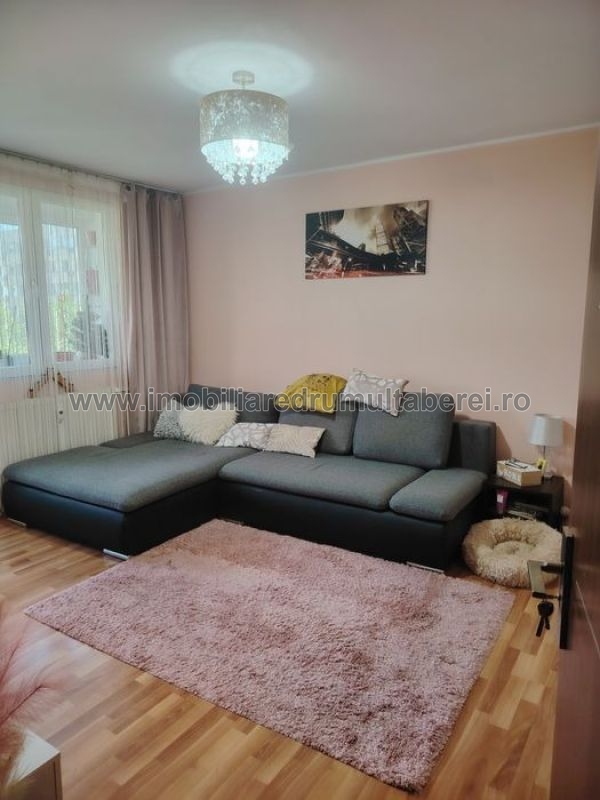 vanzare apartament 2 camere, Parc Drumul Taberei, cf 1, decomandat, etaj 7/10, renovat, mobilat,        pret 105.000 EUR