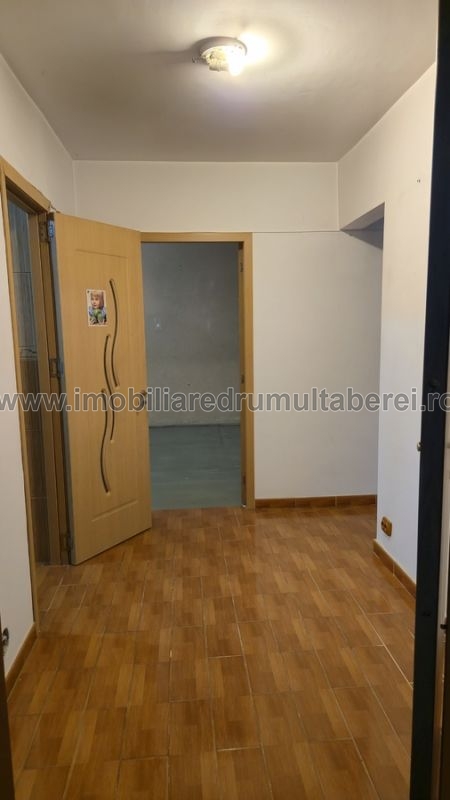 vanzare apartament 3 camere, Lunca Siretului, Metrou Romancierilor, cf 1, decomandat, etaj 1/4, liber,       pret 113.500 EUR