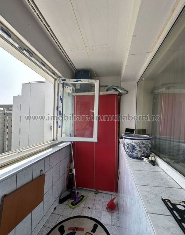 vanzare apartament 3 camere, Plaza, Brasov, cf 1, etaj 9/10, circular, bloc reabilitat,        pret 115.000 EUR