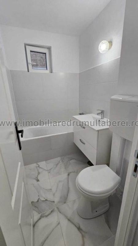 vanzare apartament 2 camere, Plaza, Brasov, cf 1, etaj 2/10, circular, renovat,        pret 110.000 EUR