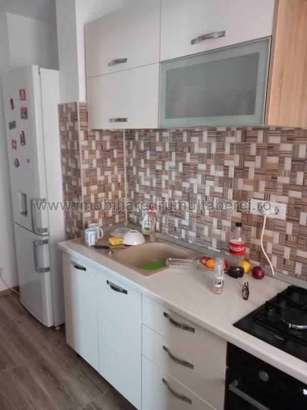 vanzare apartament 3 camere, Valea Ialomitei Metrou, cf 1, decomandat, etaj 5/10, renovat, bloc reabilitat,          pret 125.000 EUR