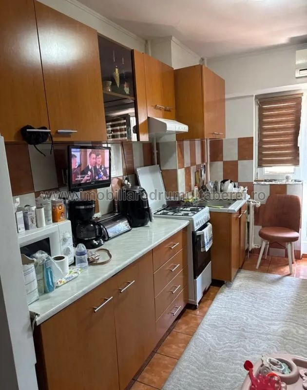 vanzare apartament 2 camere, Ghencea, cf 1, decomandat, etaj 4/10, mobilat,           pret 95000 EUR