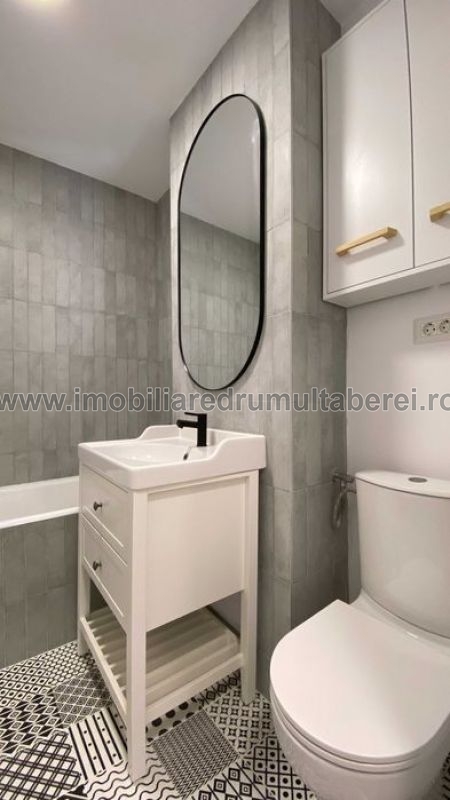 vanzare apartament 3 camere, Raul Doamnei Metrou, cf 1, decomandat, etaj 7/10, renovat,        pret 139.000 EUR