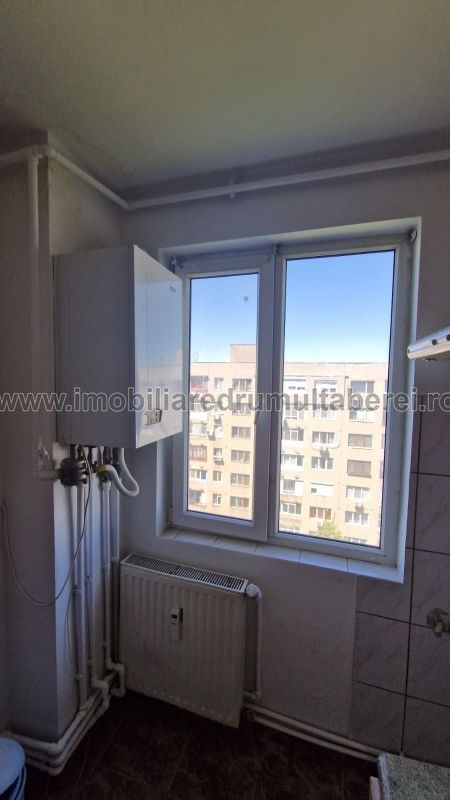 vanzare apartament 2 camere, Metrou Constantin Brancusi, cf 1, etaj 10/10, semidecomandat, centrala,         pret 67.500 EUR