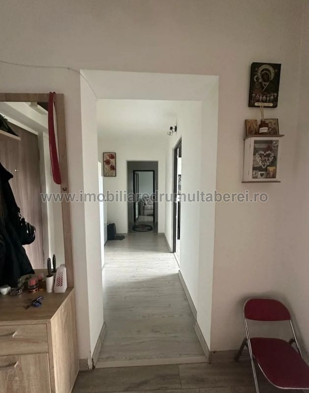 vanzare apartament 2 camere, Romancierilor Metrou, cf 1, etaj 7/9, semidecomandat, renovat,          pret 95.000 EUR