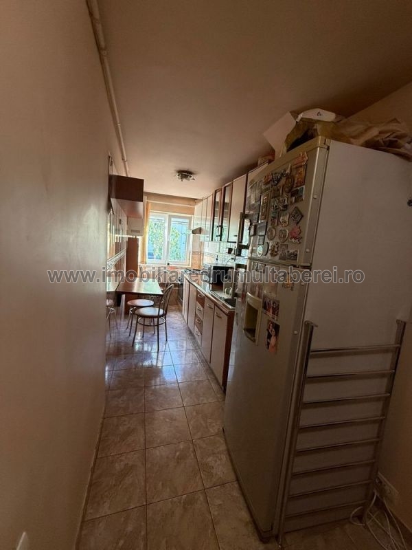 vanzare apartament 2 camere, Romancierilor, cf 1, decomandat, etaj 1/4, centrala,             pret 95.000 EUR