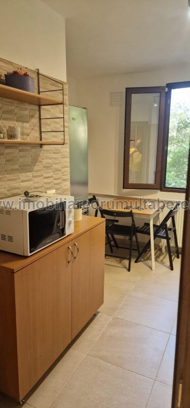 vanzare apartament 3 camere, Metrou Romancierilor, Materna, cf 1, etaj 1/4, semidecomandat, centrala, bloc reabilitat,        pret 144.000 EUR