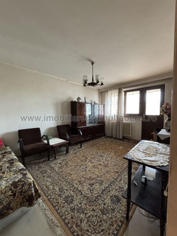 vanzare apartament 3 camere, Metrou Raul Doamnei, cf 1, decomandat, etaj 4/10, liber,          pret 110.000 EUR