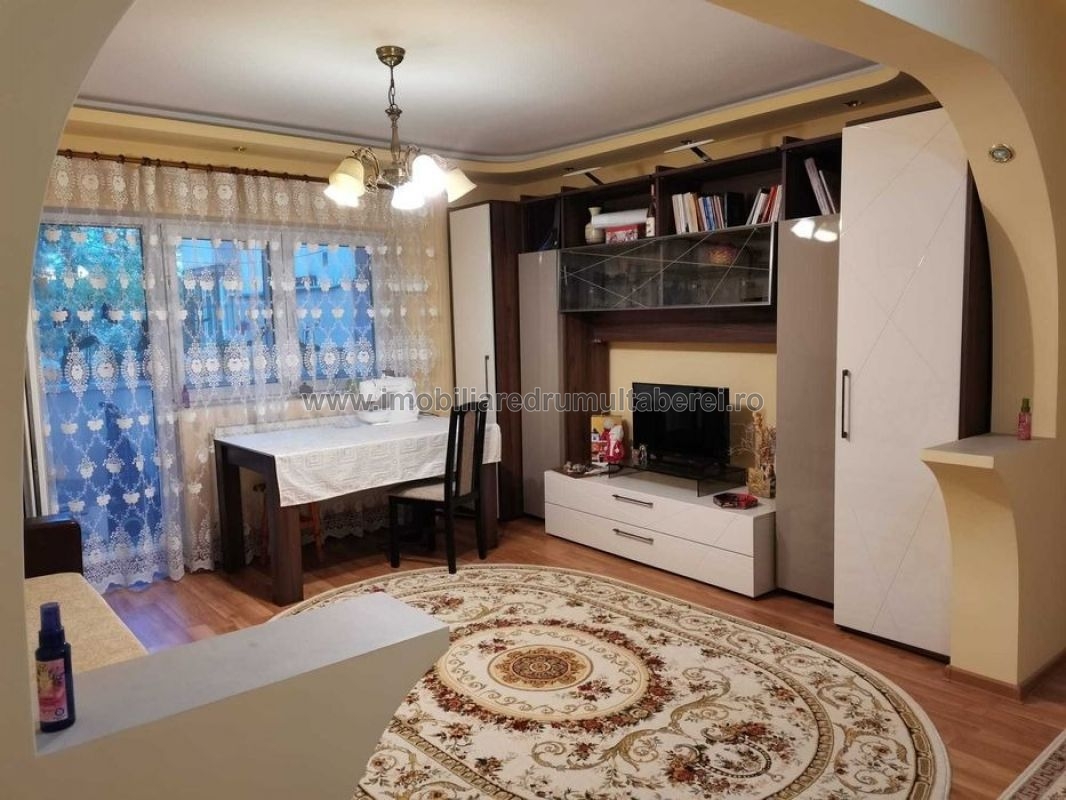 vanzare apartament 3 camere, Tricodava, Auchan, cf 1, decomandat, parter/10, centrala, bloc reabilitat,         pret 140.000 EUR
