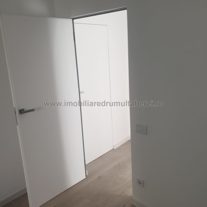 vanzare apartament 3 camere, Prelungirea Ghencea, Metrou Raul Doamnei, cf 1, decomandat, etaj 2/10, renovat, bloc reabilitat,         pret 143.000 EUR