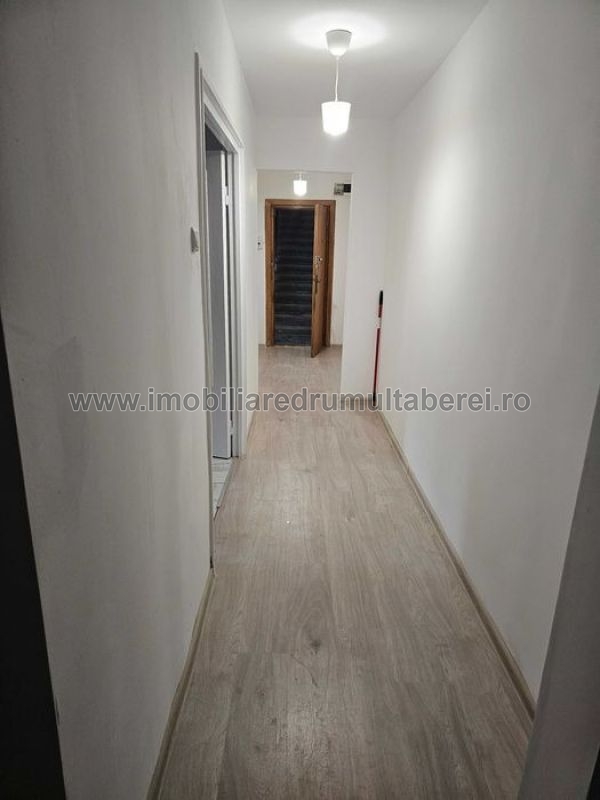 vanzare apartament 3 camere, Compozitorilor, cf 1, decomandat, etaj 1/10, bloc 1979,         pret 142.000 EUR