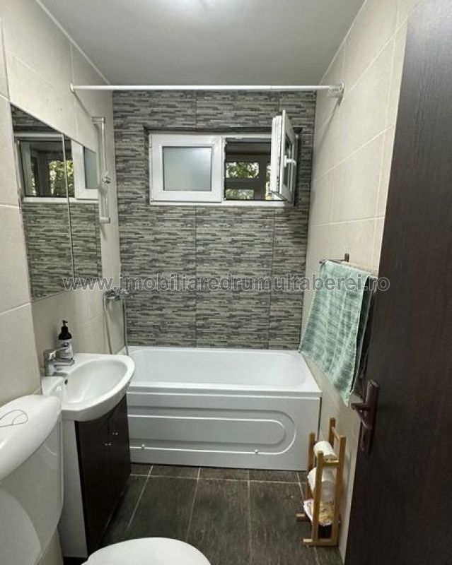 vanzare apartament 3 camere, AFI Cotroceni, cf 1, etaj 2/8, semidecomandat, bloc reabilitat,        pret 125.000 EUR