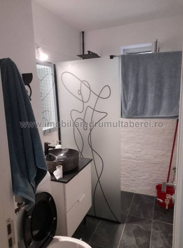 vanzare apartament 2 camere, Favorit Metrou, cf 1, etaj 2/8, semidecomandat, renovat, mobilat,         pret 123.000 EUR