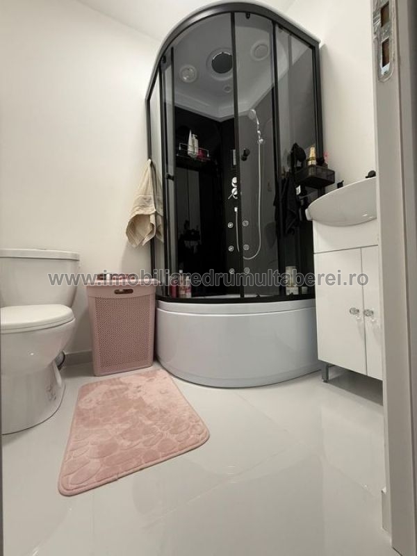 vanzare apartament 2 camere, Favorit, Sibiu, cf 1, decomandat, etaj 3/4, renovat, bloc reabilitat,        pret 125.000 EUR