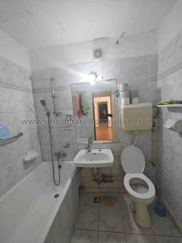 vanzare apartament 3 camere, Timisoara, Romancierilor, cf 1, etaj 2/4, semidecomandat, liber,          pret 115.000 EUR