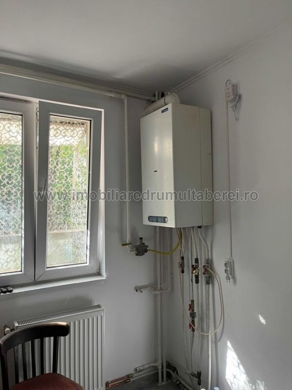 vanzare apartament 3 camere, Raul Doamnei, Metrou, cf 1, decomandat, parter/4, centrala proprie, bloc reabilitat,           pret 115.000 EUR