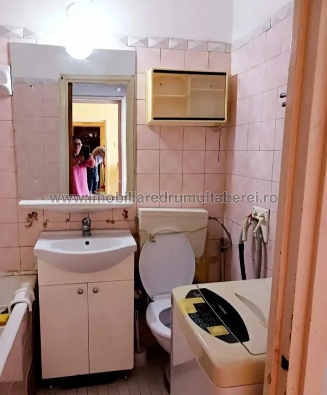 vanzare apartament 3 camere, Raul Doamnei, Metrou, cf 1, etaj 2/4, semidecomandat, bloc reabilitat,        115.000 EUR