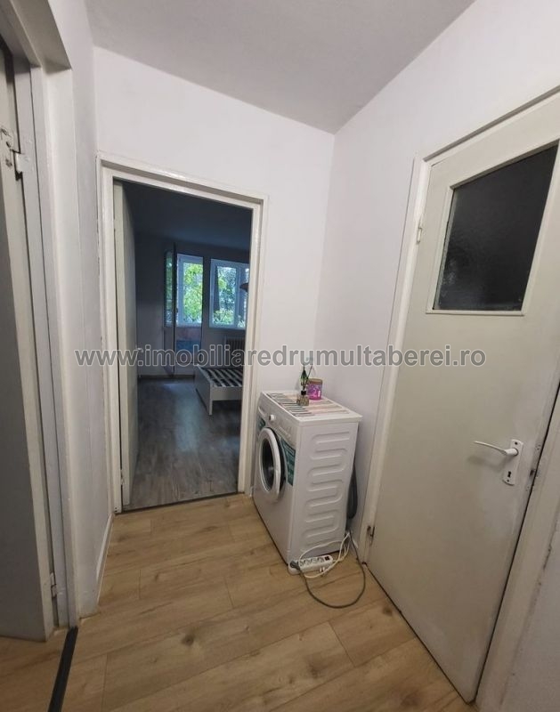 vanzare apartament 3 camere, Valea Argesului, cf 1, decomandat, etaj p/4, bloc reabilitat,            pret 120.000 EUR