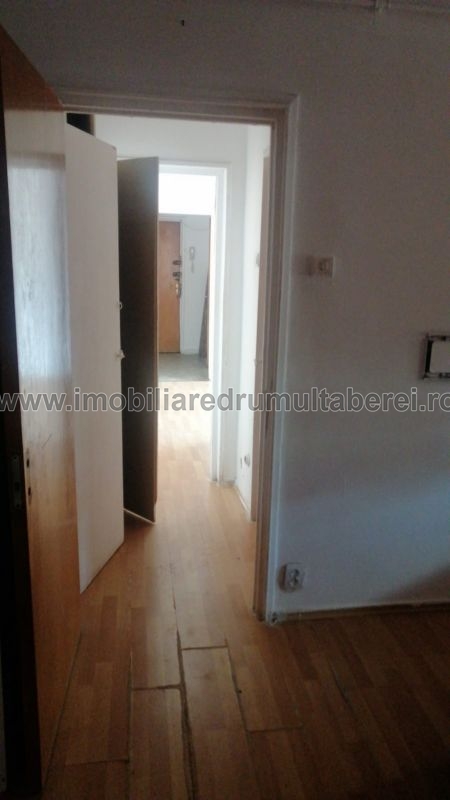 vanzare apartament 2 camere, Parc Drumul Taberei, Metrou, Piata, cf 1, etaj 9/9, semidecomandat, bloc reabilitat,         pret 90.000 EUR