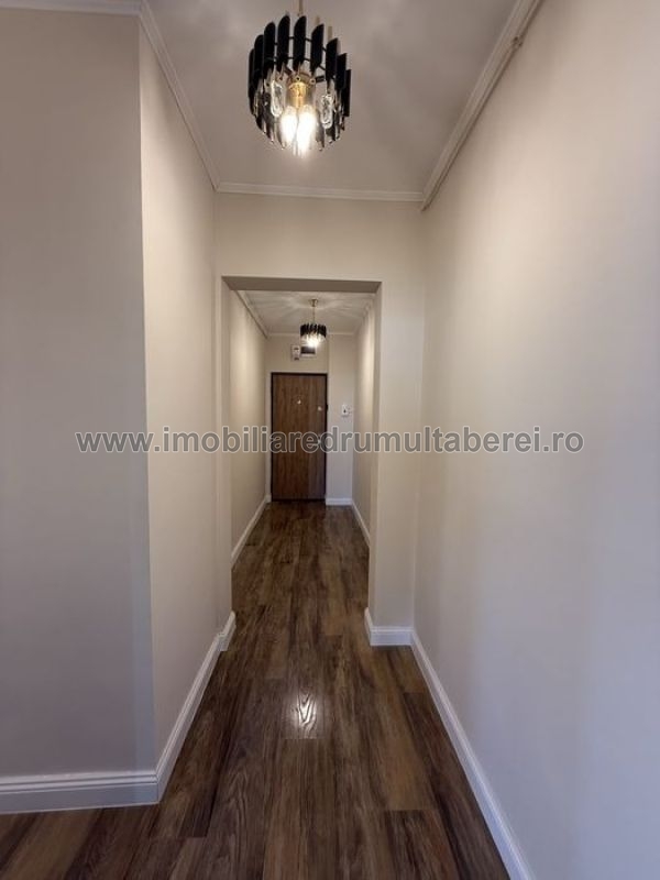 vanzare apartament 2 camere, Raul Doamnei, Metrou, cf 1, etaj 10/10, circular, renovat, bloc reabilitat,         pret 119.500 EUR