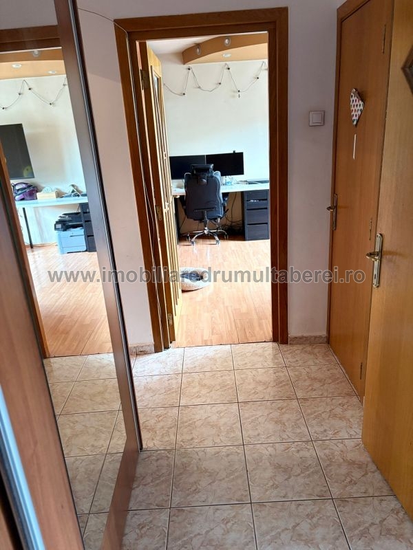 vanzare apartament 3 camere, Raul Doamnei, Metrou, cf 1, decomandat, etaj 3/4, bloc reabilitat,        pret 140.000 EUR