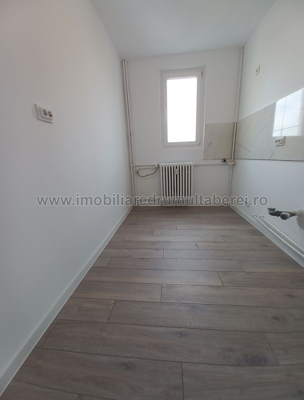 vanzare apartament 2 camere, Auchan, Tricodava, cf 1, etaj 8/10, circular, renovat, liber,          pret 96.500 EUR