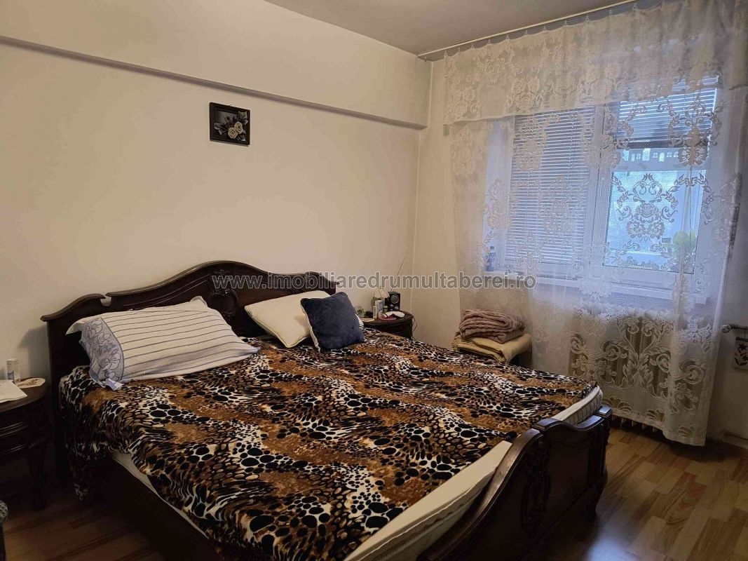 vanzare apartament 3 camere, Timisoara, Romancierilor, cf 1, decomandat, etaj 1/10, bloc reabilitat,         pret 120.000 EUR
