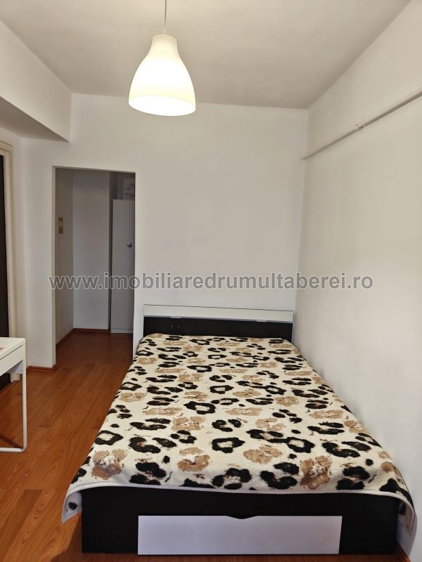 vanzare apartament 3 camere, Bucla, Metrou Romancierilor, cf 1, etaj 10/10, semidecomandat, bloc reabilitat,          pret 130.000 EUR
