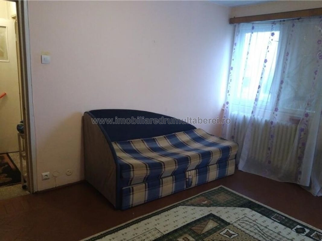 vanzare apartament 2 camere, Romancierilor, Metrou, cf 1, etaj 9/9, semidecomandat, liber,           pret 83.000 EUR