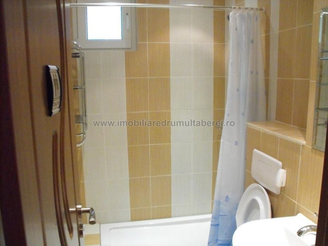 vanzare apartament 3 camere, Favorit, Metrou, cf 1, parter/8, semidecomandat, cabinet/birou/salon,          pret 160.000 EUR