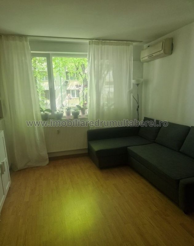 vanzare apartament 3 camere, Raul Doamnei, Metrou, cf 1, decomandat, etaj 2/4, bloc reabilitat,         pret 132.000 EUR