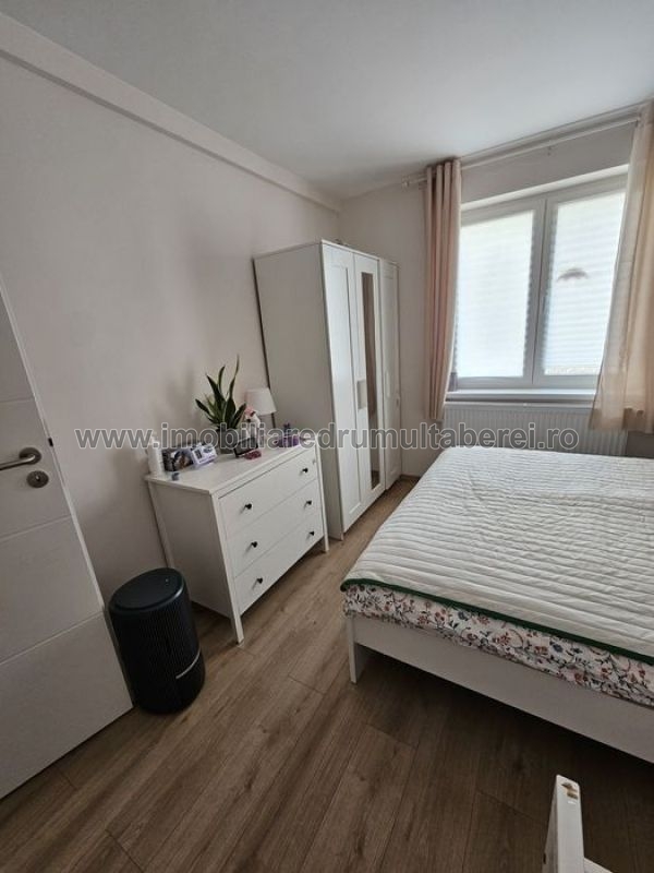 vanzare apartament 3 camere, 1 Mai, Ghencea, cf 1, decomandat, etaj 4/8, centrala, mobilat, bloc reabilitat,         pret 180.000 EUR