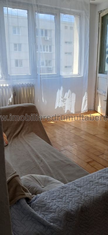 vanzare apartament 2 camere, Bucla, Metrou Raul Doamnei, cf 1, etaj 8/10, semidecomandat, bloc reabilitat,          pret 90.000 EUR
