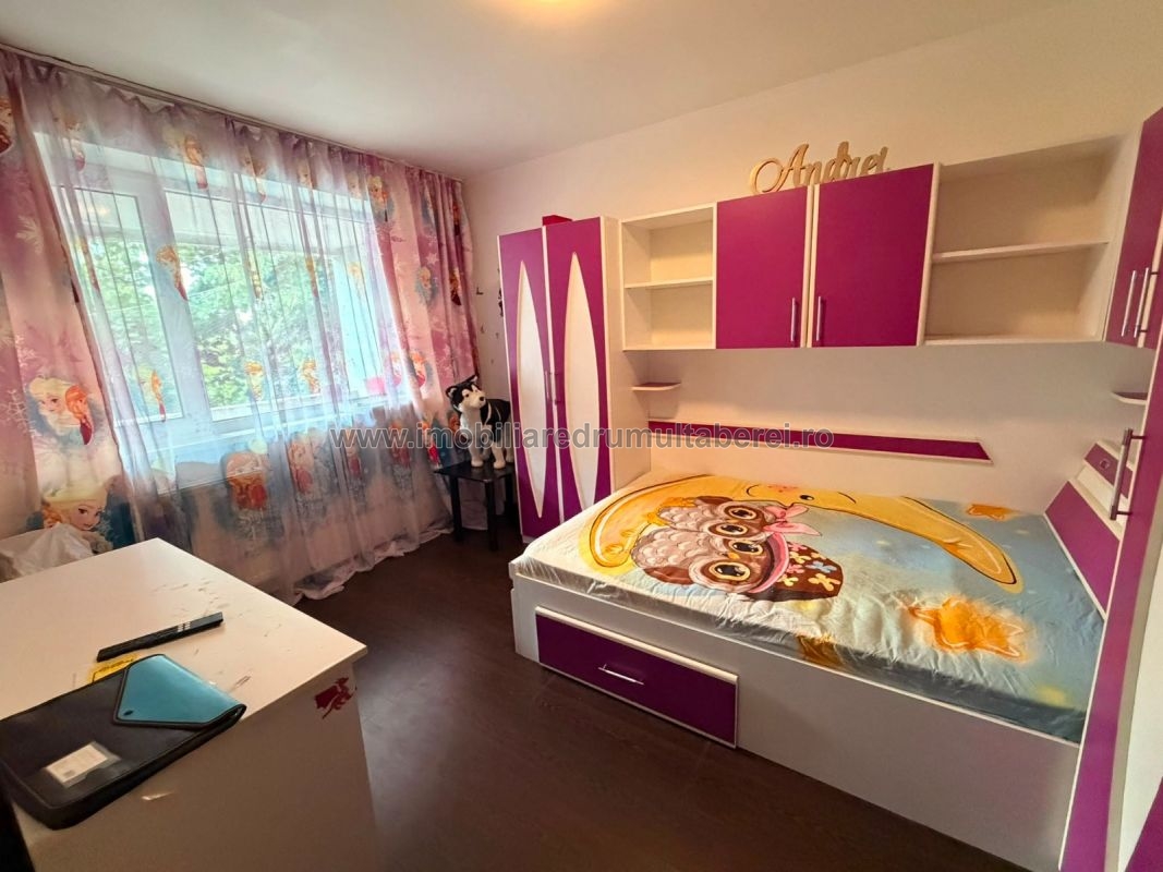 vanzare apartament 2 camere, Romancierilor, Metrou, cf 1, etaj 5/9, semidecomandat, mobilat,        pret 109.000 EUR