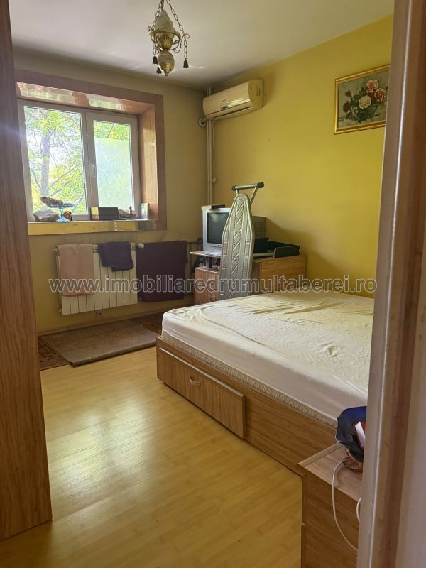 vanzare apartament 3 camere, Favorit, Metrou Tudor Vladimirescu, cf 1, etaj 2/4, semidecomandat, bloc reabilitat,          pret 125.000 EUR