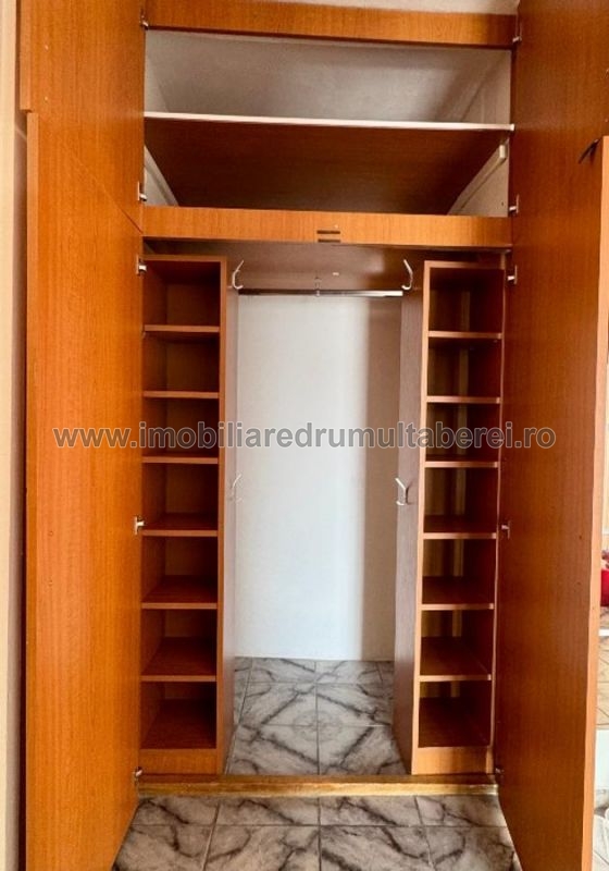 vanzare apartament 3 camere, 1 Mai, Ghencea, cf 1, decomandat, etaj 6/8, 2 gr.sanitare, bloc reabilitat,            pret 139.500 EUR