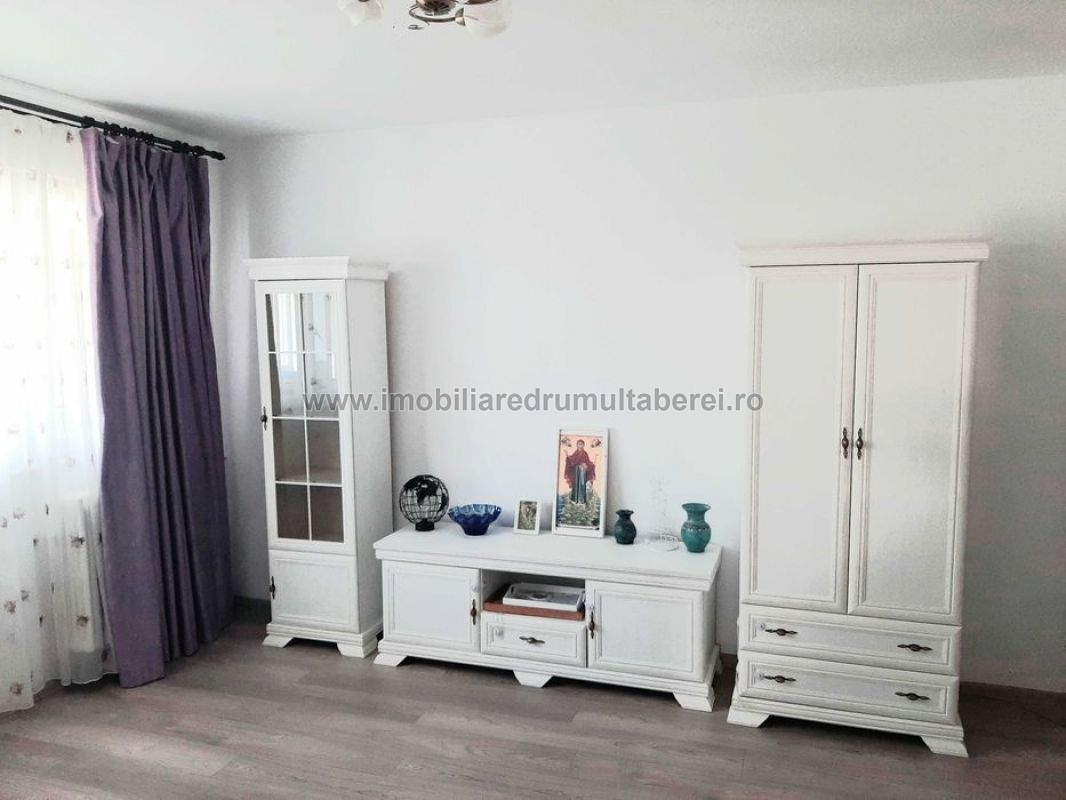 vanzare apartament 2 camere, Valea Calugareasca, Metrou Raul Doamnei, cf 1, etaj 4/10, circular, mobilat,         pret 90.000 EUR